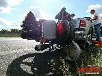 Fotos - Motociclista vai parar dentro de caçamba de Saveiro após colisão na SP-310 - Foto 5 de 16