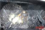 Na SP215 - Carro é incendiado e corpo é encontrado no banco traseiro - Foto 4 de 19