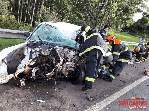 Colisão frontal entre carro e caminhão mata homem na SP-215 - Foto 4 de 35
